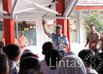 Komandan Lanud Husein Sastranegara Dan Ketua Yasarini Cabang Lanud Husein Sastranegara Kunjungi Sekolah Angkasa