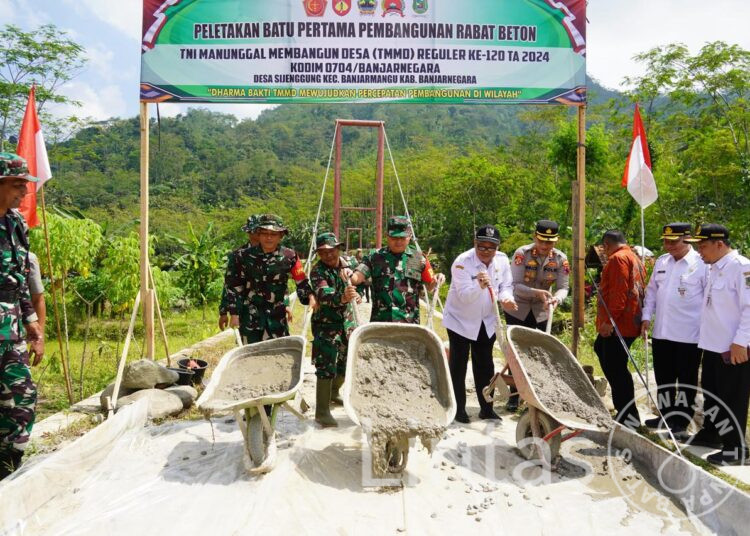 Pentingnya Kemanunggalan TNI-Rakyat disoroti Oleh Danrem pada Pembukaan TMMD Reguler Ke-120