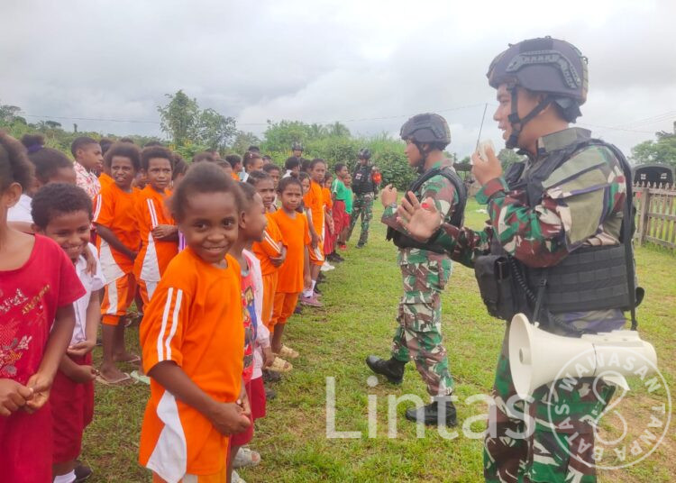 Fun Game, Cara Satgas Yonif 310/KK Hadirkan Keceriaan Anak-Anak di Perbatasan