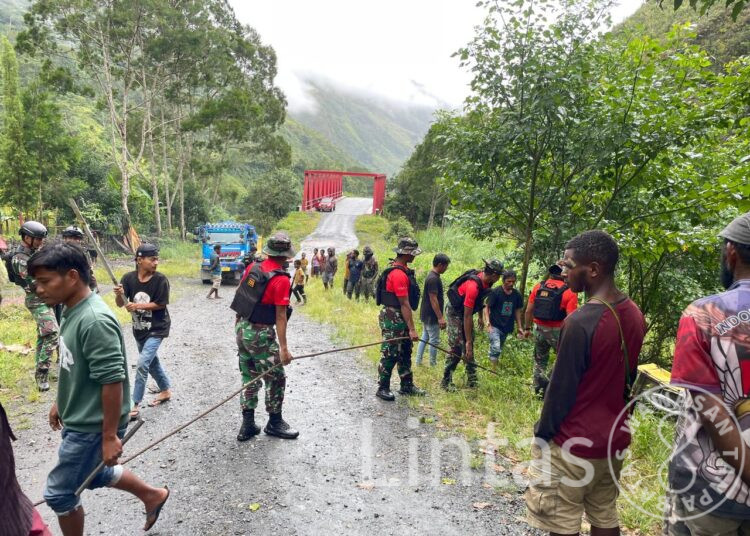 Gerak Cepat Prajurit Rusa Hitam721 Bantu Evakuasi Korban Kecelakaan Tunggal