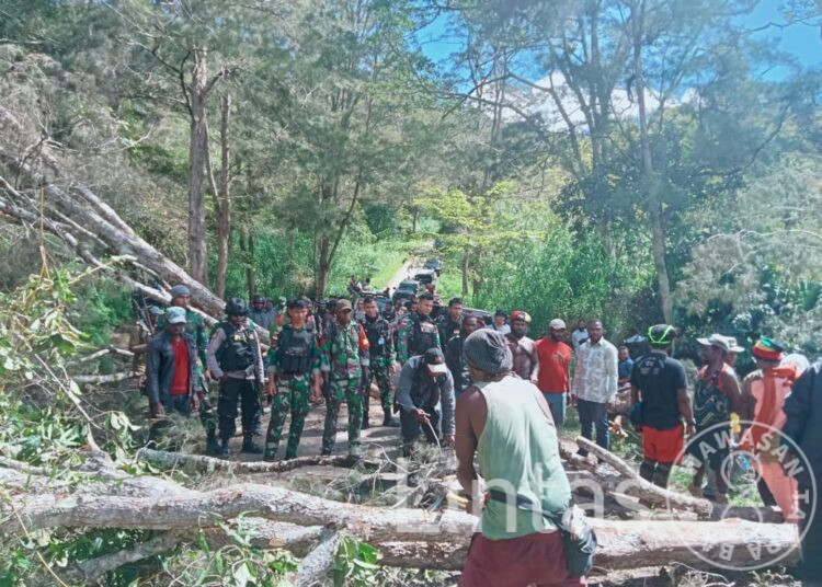 Satgas Yonif 721/Mks Bersama Forkopimda Lanny Jaya Laksanakan Mediasi Pembukaan Pemalangan Jalan