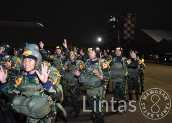 Lanud Husein Sastranegara Dukung Giat Terjun Malam Susparadas A-200 Taruna AAU