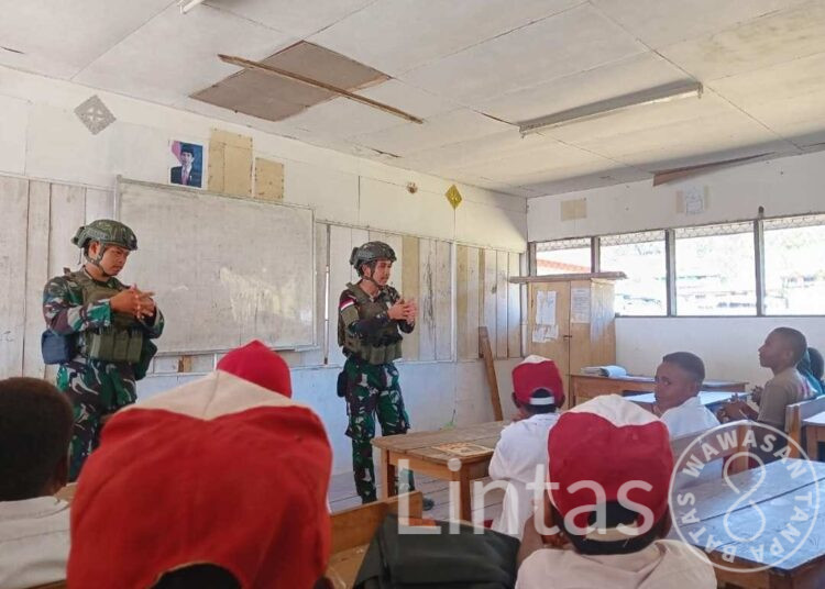 Satgas Buaya Putih Edukasi Kebersihan Anak Pedalaman Mulai Dengan Cuci Tangan