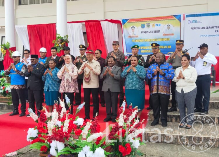 Satgas Yonif 721/Mks Bersama Forkopimda Sambut Kunjungan Kerja Pj Gubernur Papua Pegunungan di Lanny Jaya