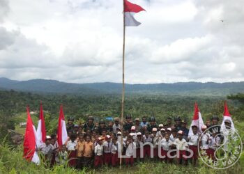 Merah Putih Berkibar di Bukit Somografi Pada Perayaan Hari Lahir Pancasila