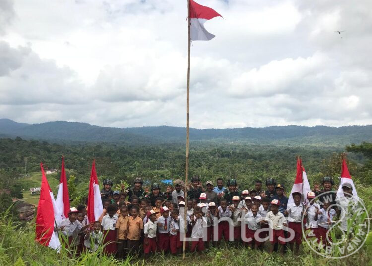 Merah Putih Berkibar di Bukit Somografi Pada Perayaan Hari Lahir Pancasila