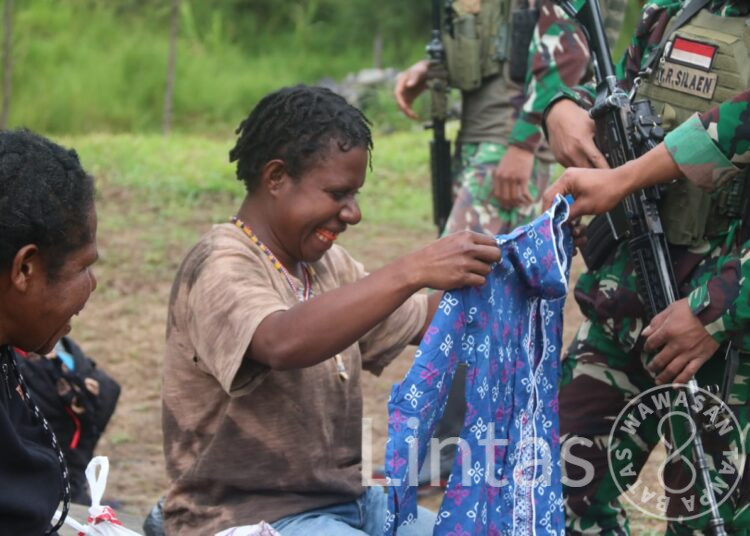 Ksatria Buaya Putih Kostrad, Beri Bantuan Sembako Dan Pakaian