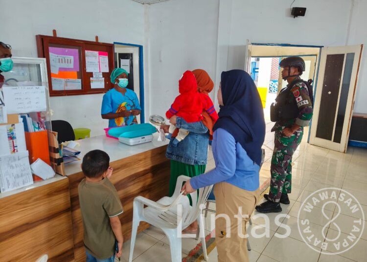 Gerak Cepat Prajurit Rusa Hitam 721 Bantu Evakuasi Warga Sakit