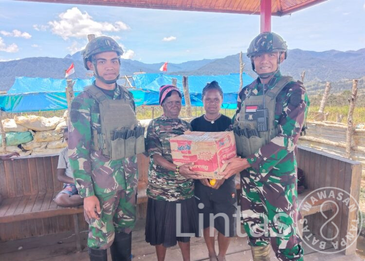 Satgas Yonif 323 Buaya Putih Kembali Membuat Masyarakat Papua Gembira