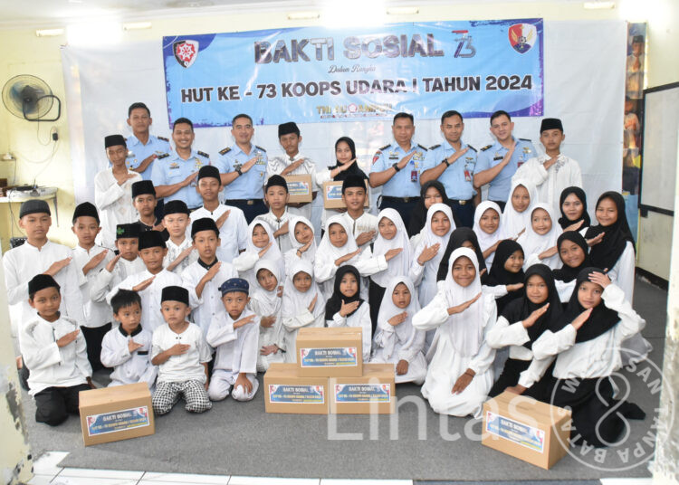 Lanud Husein Sastranegara Gelar Baksos Dalam Rangka Hut Koopsud I di Pesantren Sadulur Salembur