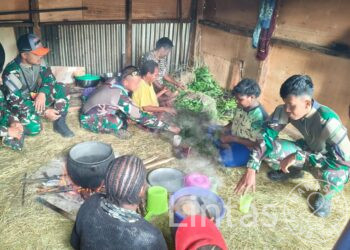 Grebek Dapur, Cara Satgas Yonif 721/Mks Beri Perhatian Untuk Masyarakat