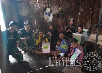 Perkuat Silaturahmi, Prajurit Yonif 310/KK Kunjungi “Keluarga Asuh” di Perbatasan
