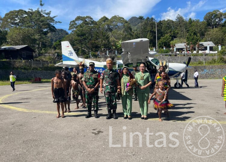 Satgas Yonif 721/Mks Sambut Kunjungan Kerja Danrem 172/PWY di Tolikara