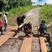 Keberadaannya Membawa Dampak Positif, Satgas Yonif 310/KK Perbaiki Jembatan Penghubung Antar Kampung