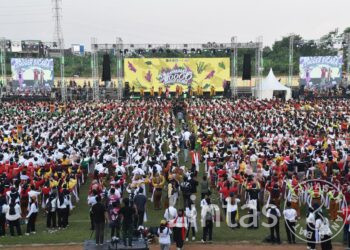 Prajurit Korem 071/Wijayakusuma Ikut Meramaikan Gelaran 10.000 Lengger Bicara di GOR Satria Purwokerto