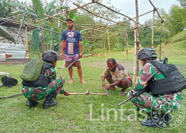 Tumbuhkan Semangat Gotong Royong, Satgas Yonif 310/KK Gelar Karya Bhakti