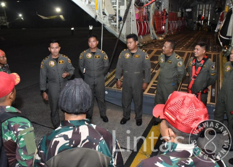 Lanud Husein Sastranegara Mendukung Kegiatan Penerbangan Terjun Malam Siswa Jump Master Angkatan Ke-27