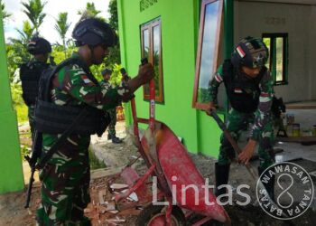 Satgas Yonif 310/KK Bantu Warga Bangun Gereja Dan Pastoran di Perbatasan