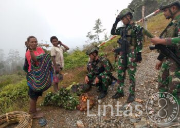 Warga Bilogai Antusias Sambut Prajurit Koops Habema Peduli Papua