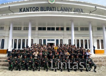 Bukti Keberhasilan Dalam Tugas Jadikan Satgas Yonif 721/Mks Sebagai Warga Kehormatan Pemda Lanny Jaya