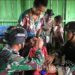 Cegah Polio, Satgas Yonif 310/KK Berikan Imunisasi Demi Kekebalan Tubuh Anak Perbatasan
