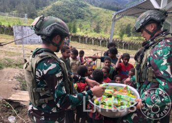 Satgas Yonif 323 Buaya Putih Dari Rakyat Untuk Rakyat