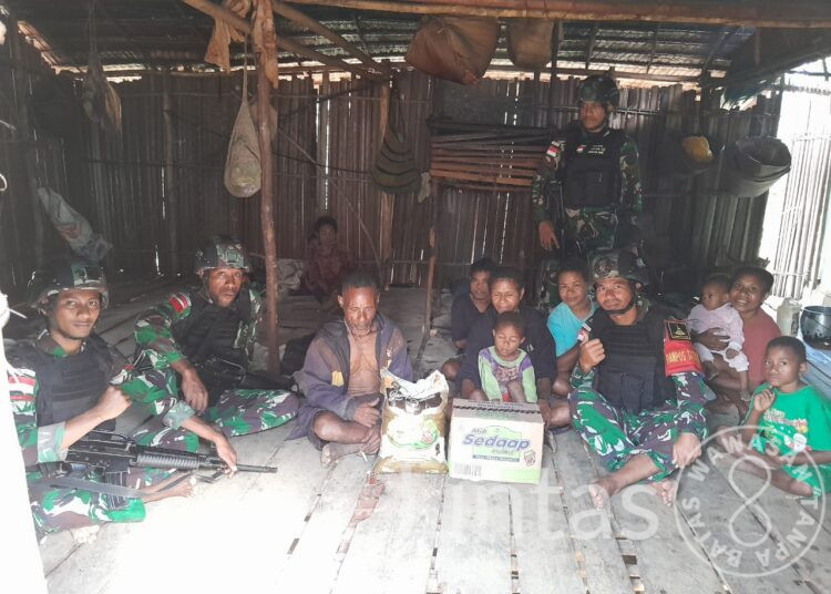 Satgas Yonif 310/KK Terus Galakan Program Keluarga Asuh di Perbatasan