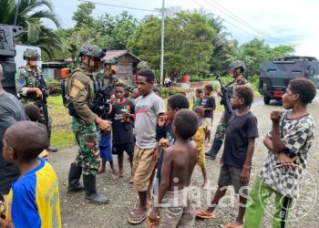 Sapa Damai Marinir Buat Anak-Anak Tomonsatu Ceria