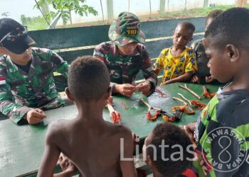 Bermain Sekaligus Lestarikan Alam, Satgas Yonif 310/KK Adakan Lomba Ketapel