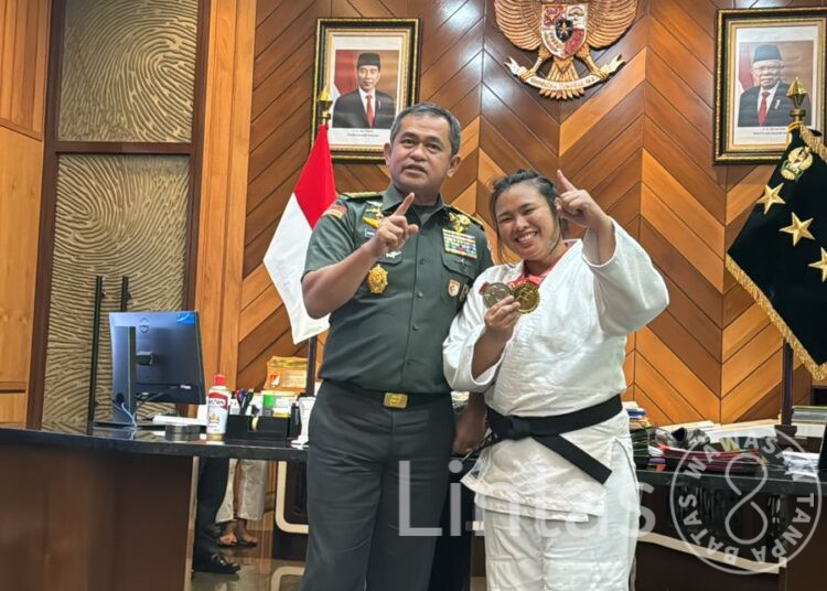 Atlet Judo Yonif 301/PKS Okita Purnamasari Persit, Raih Emas Pada Kejuaran Judo Kapolri Cup