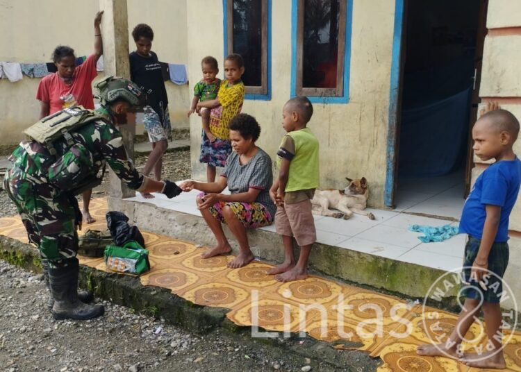 Sapa Damai Papua, Satgas Marinir Disambut Senyum Gembira Warga Sokamu