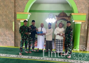 Jumat Berkah Yonif 323 Buaya Putih Berikan Alquran Dan Sarana Ibadah