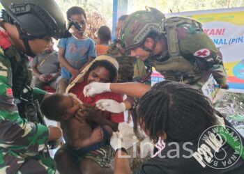 Warga Beoga Sambut Antusias Imunisasi Polio Oleh TNI Dan Puskesmas