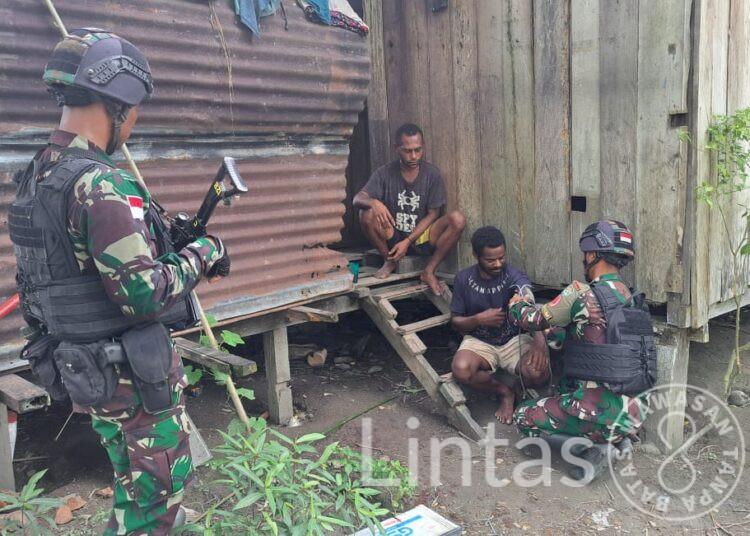 Pelayanan Kesehatan Door To Door Satgas Yonif 310/KK, Selalu Mendapat Respon Positif Warga
