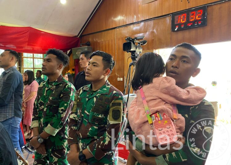 Satgas Yonif 323 Buaya Putih Ibadah Bersama Masyarakat Puncak