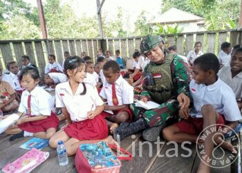 Siswa Sekolah Rimba Mumugu Sambut Gembira Hari Pertama Pasca TNI Rehab Sekolah