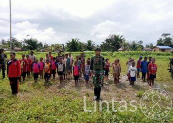 Outing Class Satgas TNI Disambut Penuh Semangat Anak-Anak Alguru