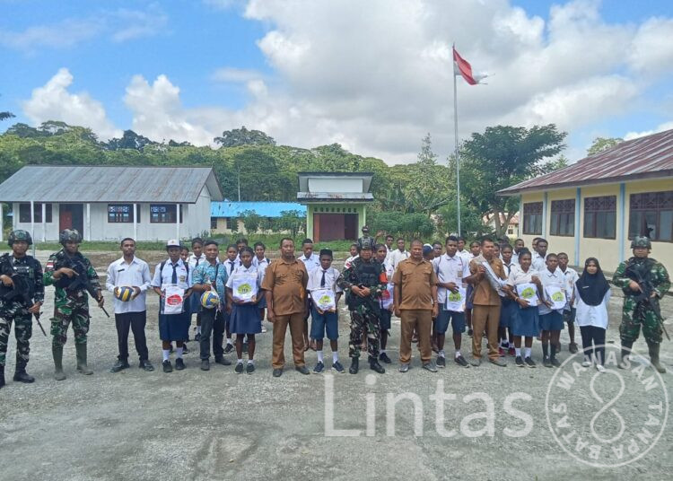 Tumbuhkan Kesadaran Bela Negara, Satgas Yonif 310/KK Berikan Wasbang Kepada Pelajar di Perbatasan