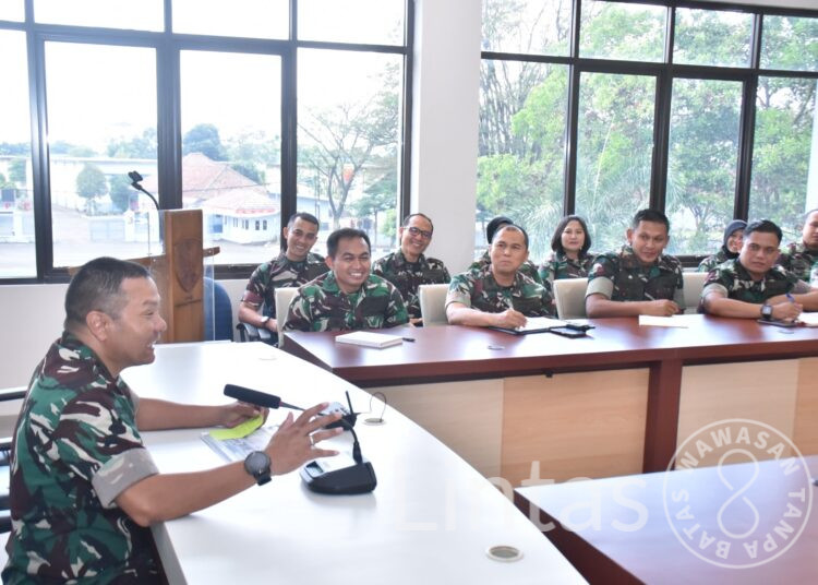 Rapat Perwira Staf, Danlanud Husein Sastranegara Tingkatkan Profesionalisme & Dedikasi Dalam Setiap Tugas Yang Diemban