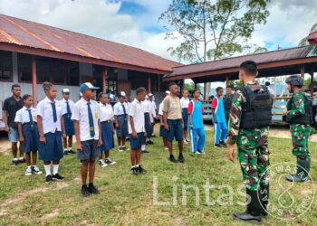 Satgas Yonif 310/KK Latih Pengibar Bendera, Persiapan 17 Agustus di Perbatasan