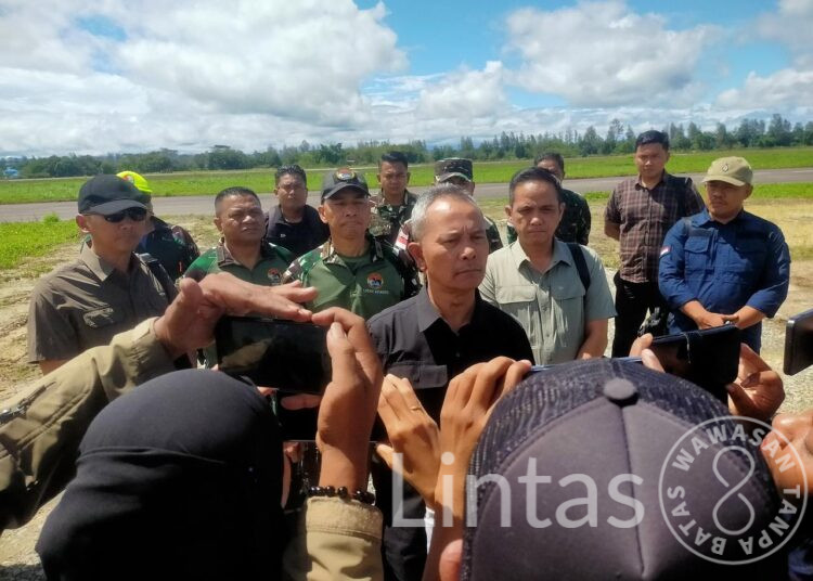 TNI Evakuasi Jenazah Pilot Glen Malcom Conning Dan 13 Warga Sipil Papua Pasca Serangan OPM