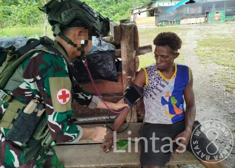 Satgas Marinir Habema Peduli Pelayanan Kesehatan Warga Kiribun
