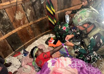 Tim Kesehatan Habema Sigap Tangani Warga Sakit di Kampung Wombru