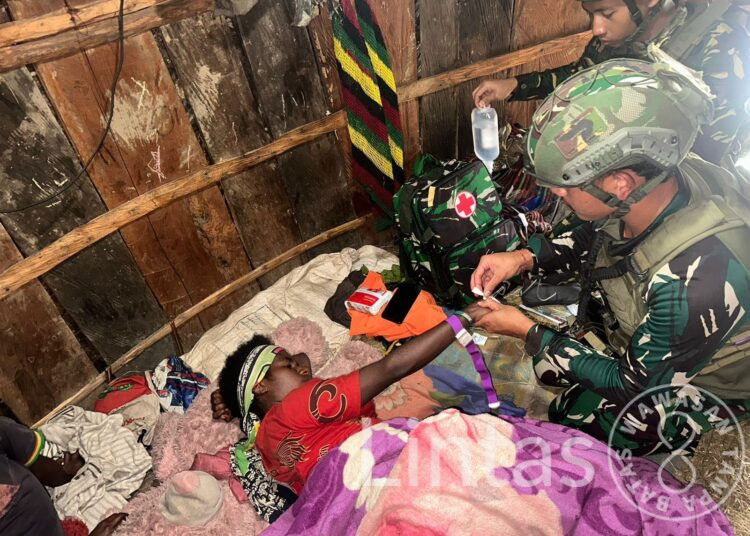 Tim Kesehatan Habema Sigap Tangani Warga Sakit di Kampung Wombru