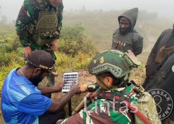 Lampu Solar Cell Habema Terangi Yigi