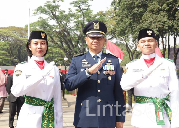Kadispodirga Lanud Husein Sastranegara Bacakan Pembukaan UUD 1945 di Upacara HUT Ke-79 RI