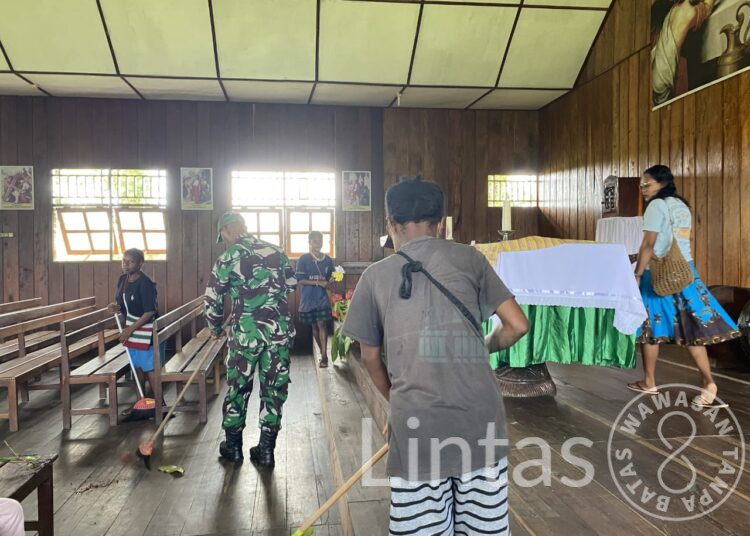 Satgas Habema Bersama Masyarakat Peduli Lingkungan Adakan Pembersihan Gereja Mumugu