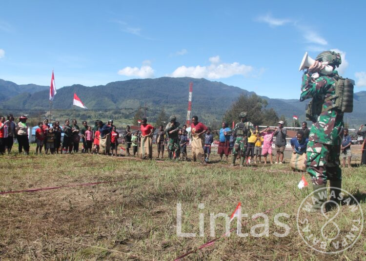 Masyarakat Kampung Kago Distrik Ilaga Semangat Mengikuti Lomba Balap Karung