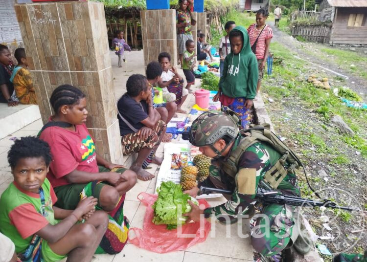 Dengan ROSITA, Satgas Yonif 323 Bantu Perputaran Roda Ekonomi Masyarakat Papua