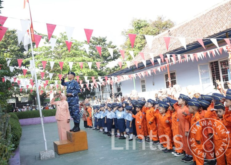 Pentingnya Menanamkan Nilai-Nilai Kebangsaan Dan Kedisiplinan Sejak Dini, Danlanud Husein Sastranegara Pimpin Upacara Bendera di Sekolah Angkasa